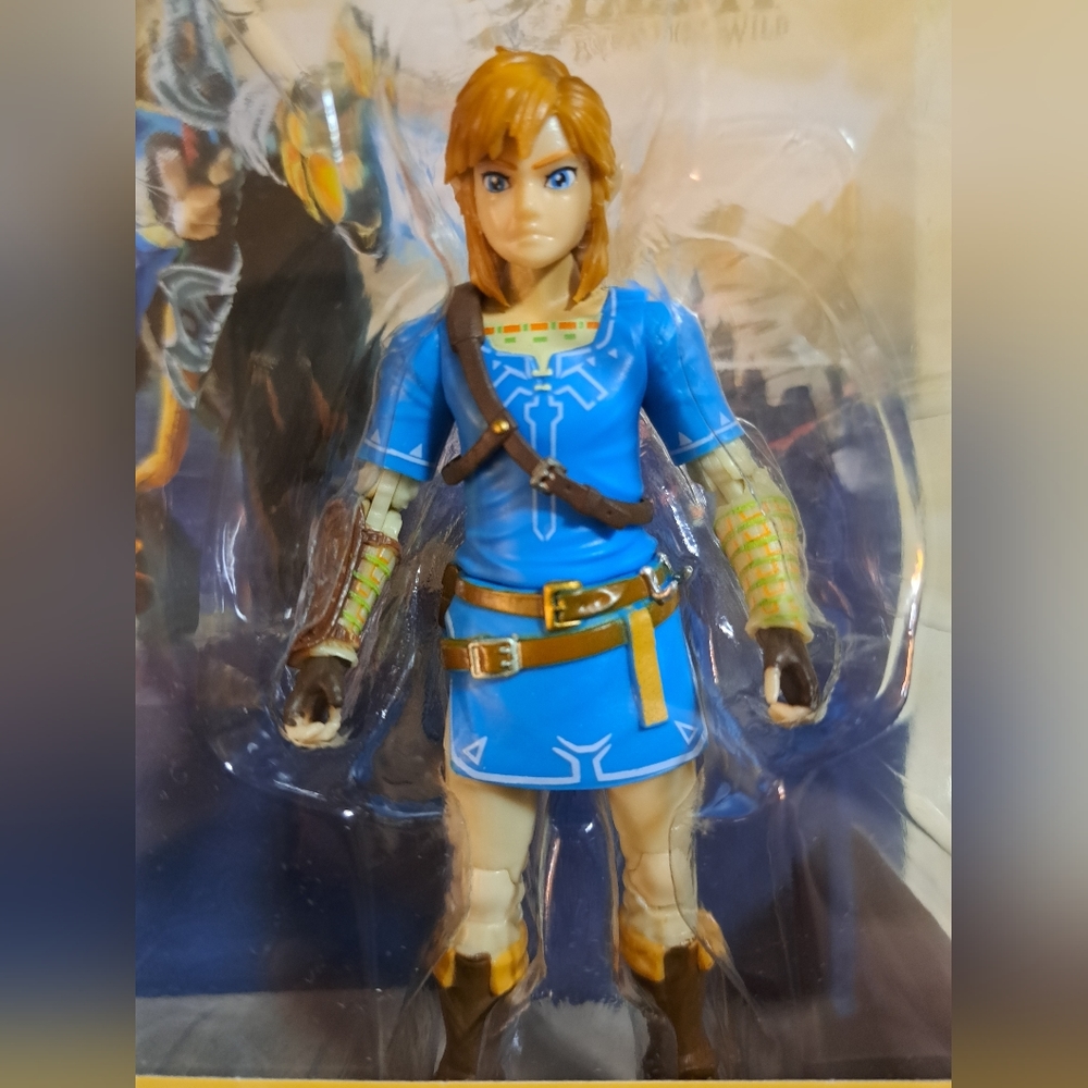 Legend of Zelda Breath of the Wild 4" Action Figure- LINK. NWT Collectable